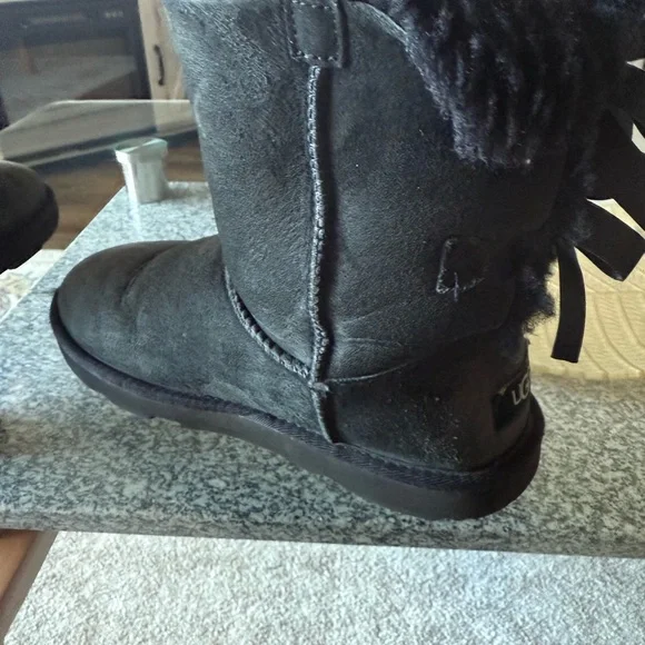 UGG® Bailey Bow II Boot - Big Kid - Black size 5Y - Picture 6 of 10